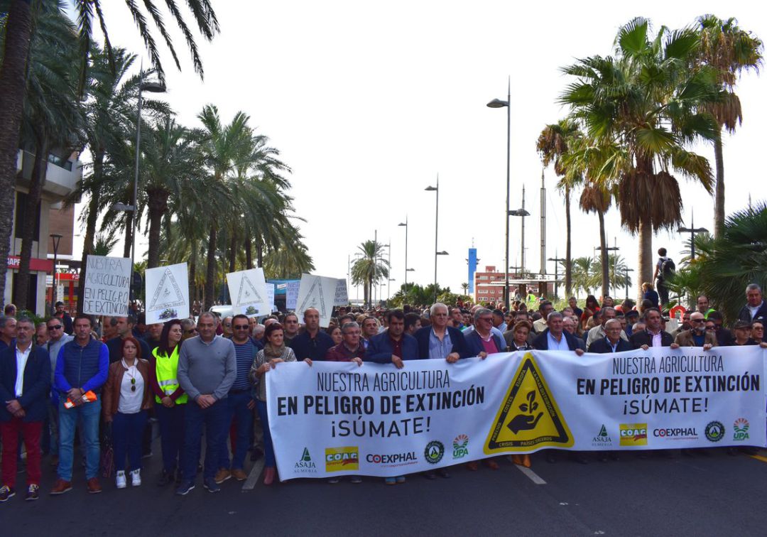 El campo echó el cierre. Movilización histórica del Agroalmeriense por los bajos precios
