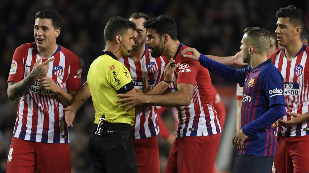 "Nadie en su trabajo quiere hacerlo mal, a mí no me da de comer que gane un equipo u otro"