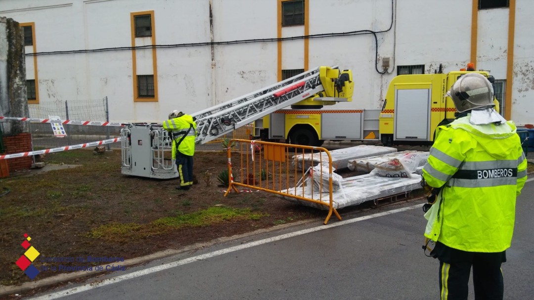 Fallece un operario y otro resulta herido en la base de La Carraca