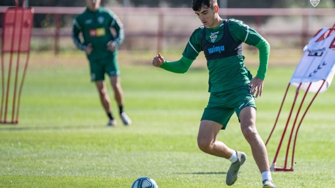 El jugador del Elche Gonzalo Villar vuelve tras su segunda cita con la Selección Española sub-21