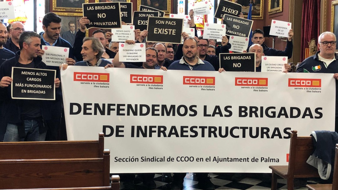 Protesta de los funcionarios de Infraestructuras y Movilidad de Cort para reclamar mejoras