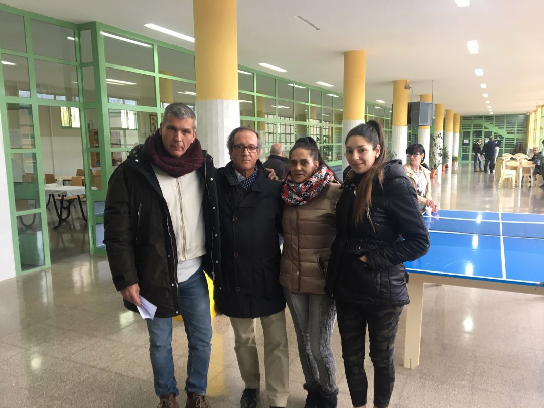 El director del C.P de Topas, Carlos García (segundo por la izquierda), junto a tres internos del Módulo de Respeto El director del C.P de Topas, Carlos García (segundo por la izquierda), junto a tres internos del Módulo de Respeto