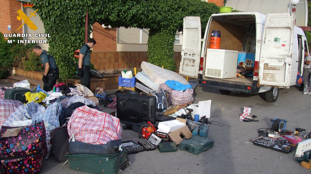 La práctica totalidad de los efectos recuperados fueron plenamente reconocidos y entregados a sus legítimos propietarios. La práctica totalidad de los efectos recuperados fueron plenamente reconocidos y entregados a sus legítimos propietarios.
