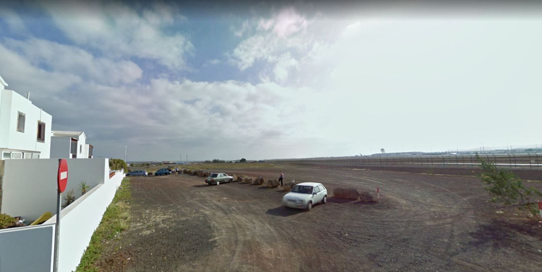 Viviendas de Playa Honda junto al aeropuerto César Manrique Lanzarote. Viviendas de Playa Honda junto al aeropuerto César Manrique Lanzarote.