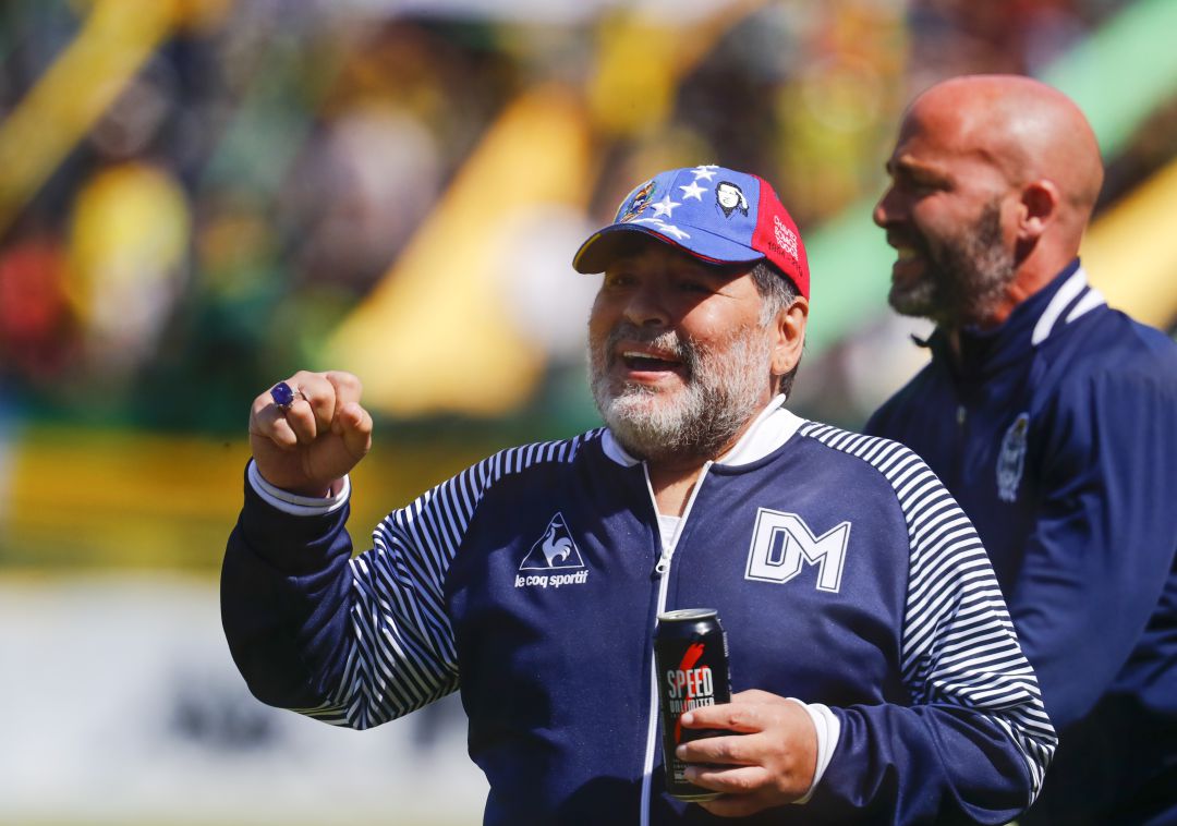 "Me da mucha felicidad poder decir que sigo siendo el director técnico de Gimnasia y Esgrima La Plata", explica Maradona "Me da mucha felicidad poder decir que sigo siendo el director técnico de Gimnasia y Esgrima La Plata", explica Maradona