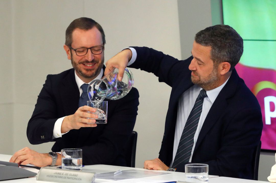 El senador Javier Maroto y el secretario de participación Jaime E. Olano (d), durante la reunión de Comité Ejecutivo Naciocnal de su partido, celebrado hace unos días en la sede del PP. El senador Javier Maroto y el secretario de participación Jaime E. Olano (d), durante la reunión de Comité Ejecutivo Naciocnal de su partido, celebrado hace unos días en la sede del PP.
