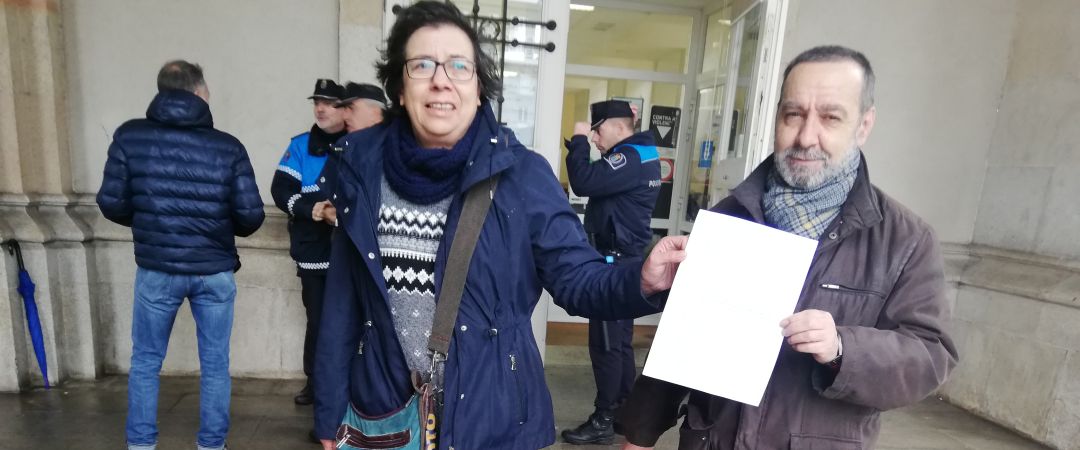 Stop Desahucios entrega la solicitud en el registro del Ayuntamiento de A Coruña Stop Desahucios entrega la solicitud en el registro del Ayuntamiento de A Coruña