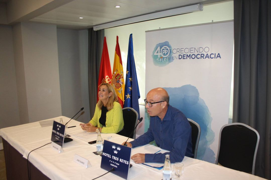 José Suárez junto a la presidenta del PP Navarra, Ana Beltrán José Suárez junto a la presidenta del PP Navarra, Ana Beltrán