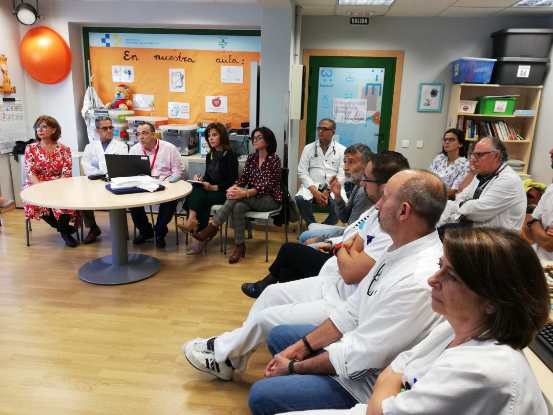 Reunión de la consejera con el equipo directivo y personal del hospital Molina Orosa de Arrecife. Reunión de la consejera con el equipo directivo y personal del hospital Molina Orosa de Arrecife.