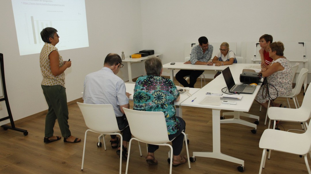 La Oficina de Energía de València rebaja un 25% las facturas de la luz de los vecinos