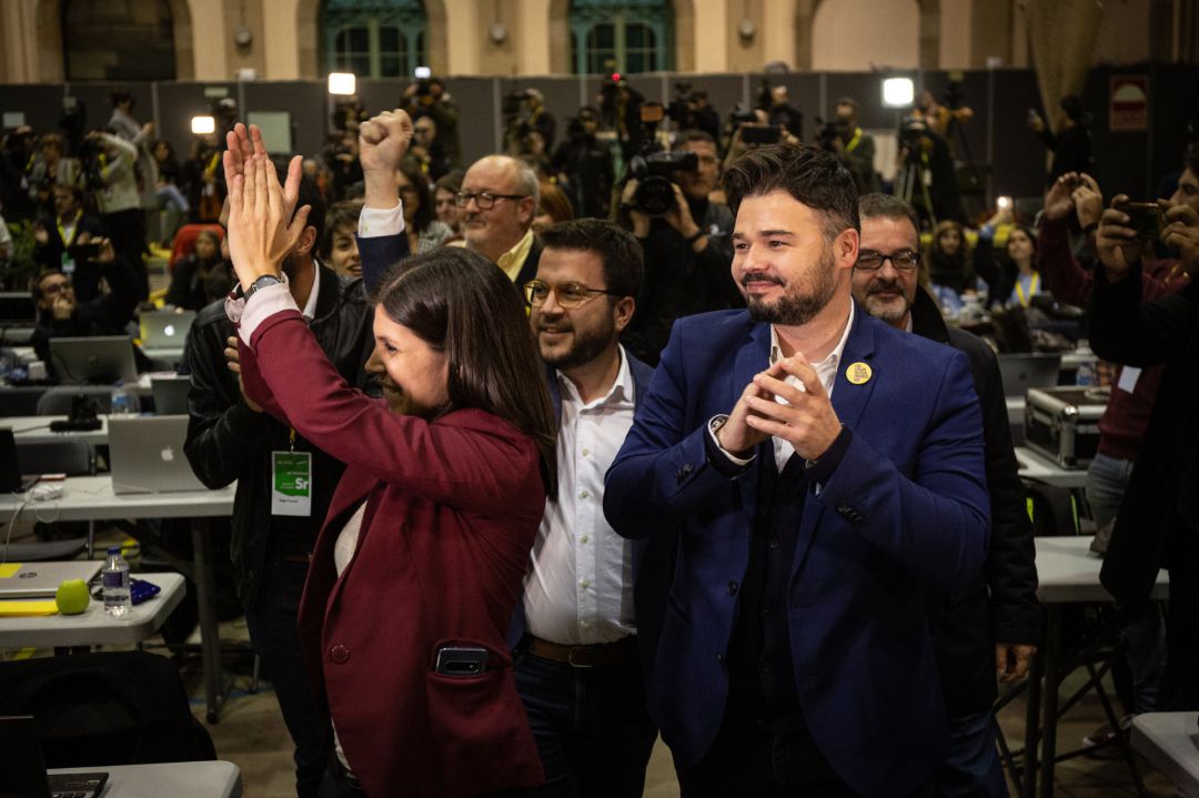 La diputada en el Parlament, Marta Vilalta; el vicepresidente del Govern y consejero de Economía y Hacienda, Pere Aragonès y el diputado al Congreso de los Diputados por ERC, Gabriel Rufian La diputada en el Parlament, Marta Vilalta; el vicepresidente del Govern y consejero de Economía y Hacienda, Pere Aragonès y el diputado al Congreso de los Diputados por ERC, Gabriel Rufian