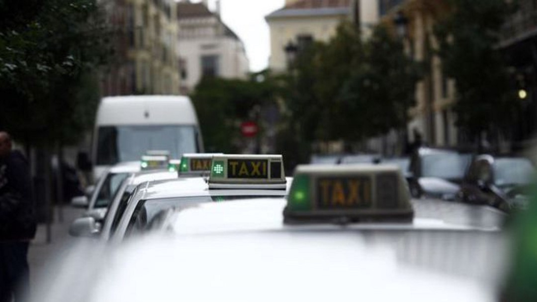 Los taxistas, a favor de poder pactar los precios antes de empezar las carreras
