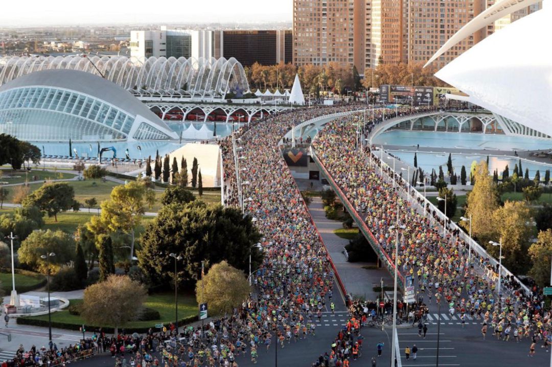 Imagen de archivo del Maratón de València del año 2018, a su paso por la Ciudad de las Artes y las Ciencias Imagen de archivo del Maratón de València del año 2018, a su paso por la Ciudad de las Artes y las Ciencias