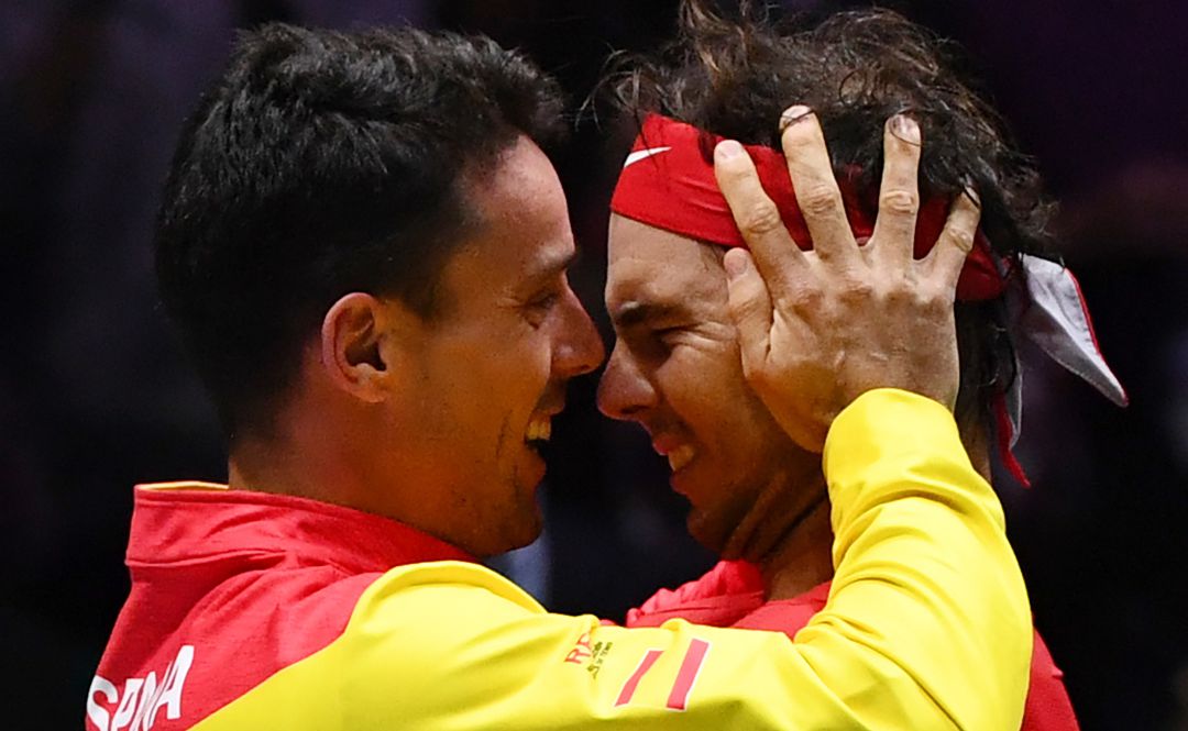 Bautista celebra con Nadal su victoria ante Denis Shapovalov. Bautista celebra con Nadal su victoria ante Denis Shapovalov.