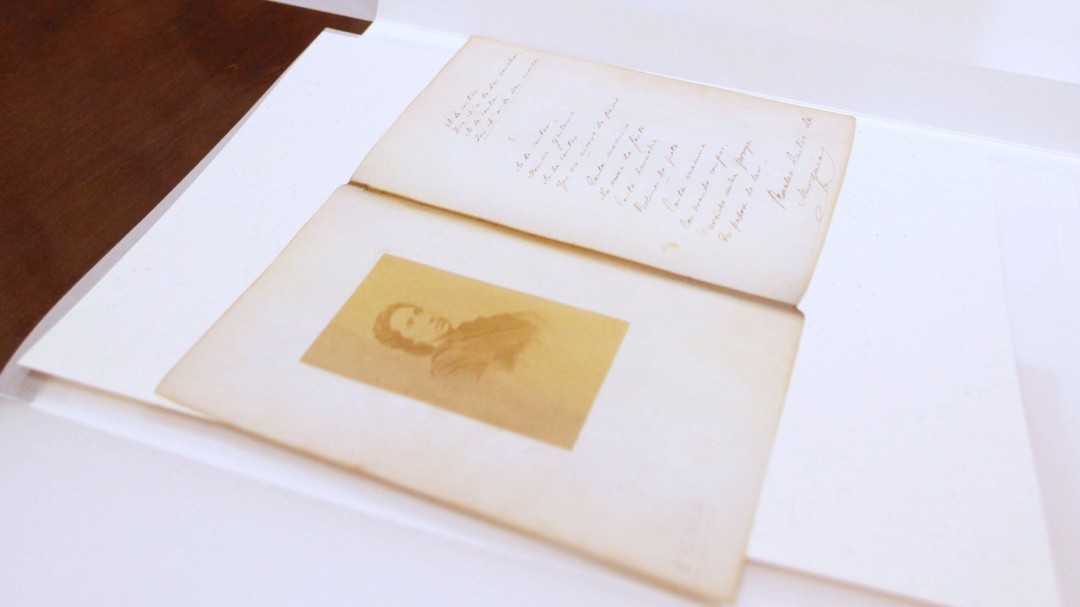 La RAG presenta la edición facsimilar de lmanuscritos de Rosalía