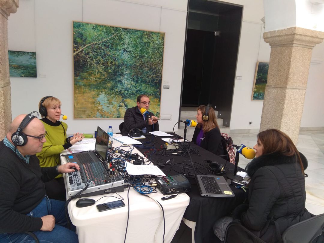 Momento del programa Hoy por Hoy Extremadura contra la violencia de género. Momento del programa Hoy por Hoy Extremadura contra la violencia de género.
