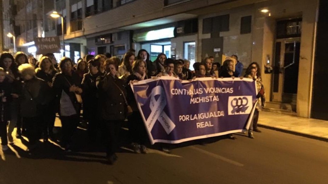 El 25N llena las calles de Lorca de mensajes contra la violencia de género