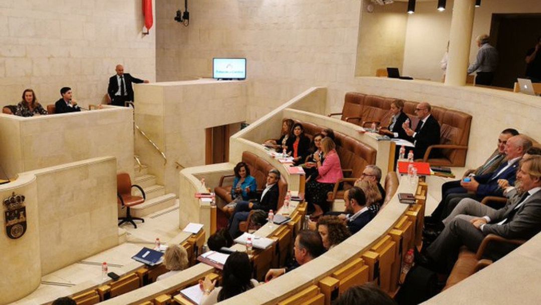 Desarrollo de un Pleno en el Parlamento de Cantabria. Desarrollo de un Pleno en el Parlamento de Cantabria.
