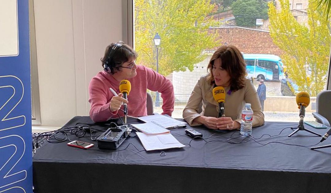 Paco Auñón, director de Hoy por Hoy Cuenca, entrevista a Blanca Fernández, consejera de Igualdad de Castilla-La Mancha. Paco Auñón, director de Hoy por Hoy Cuenca, entrevista a Blanca Fernández, consejera de Igualdad de Castilla-La Mancha.