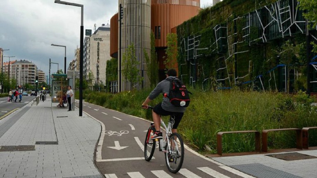 La nueva ordenanza de bicicletas y patinetes eléctricos genera dudas entre las asociaciones