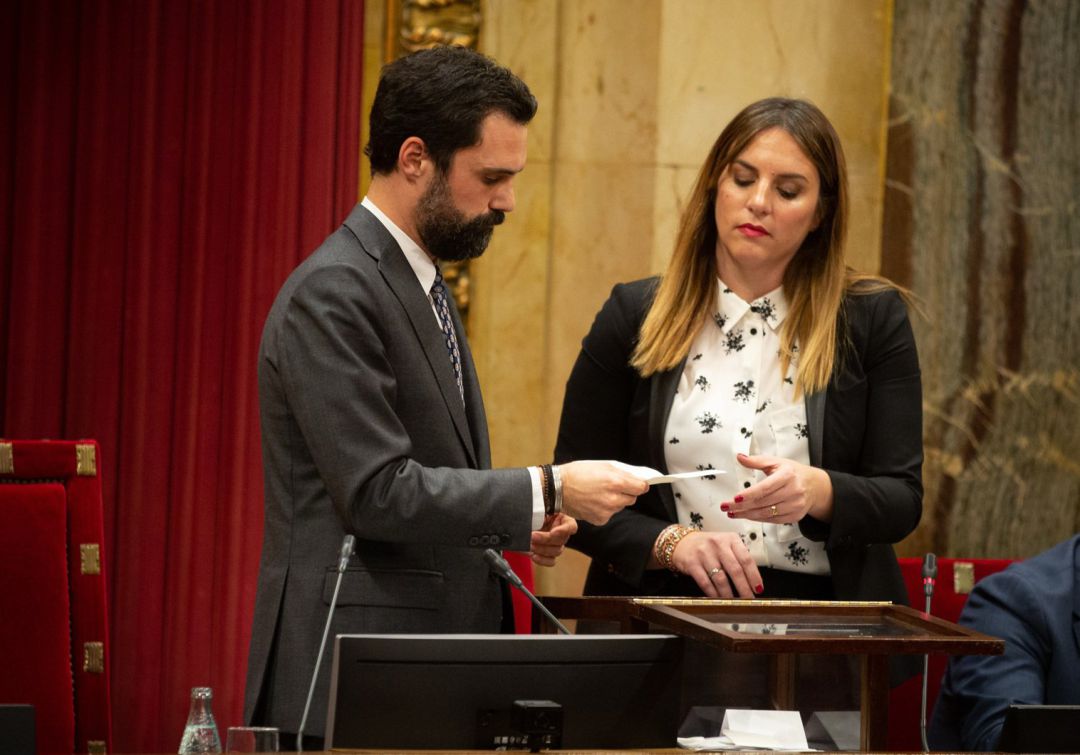 El presidente del Parlament, Roger Torrent, en una votación en el Pleno del Parlament El presidente del Parlament, Roger Torrent, en una votación en el Pleno del Parlament
