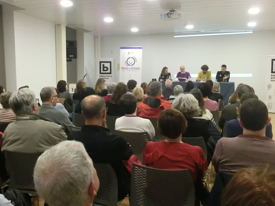 Presentación de esta nueva herramienta para combatir la violencia de género en Dénia. Presentación de esta nueva herramienta para combatir la violencia de género en Dénia.