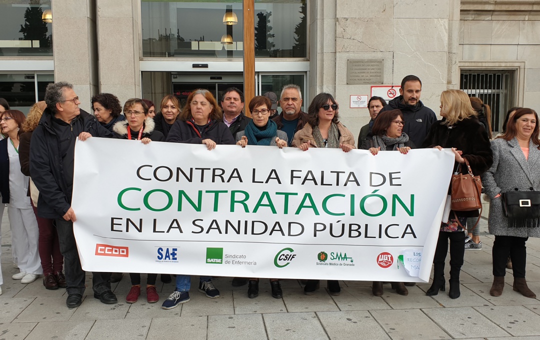 Concentración de la junta de personal del hospital Virgen de las Nieves de Granada para exigir contrataciones de profesionales Concentración de la junta de personal del hospital Virgen de las Nieves de Granada para exigir contrataciones de profesionales
