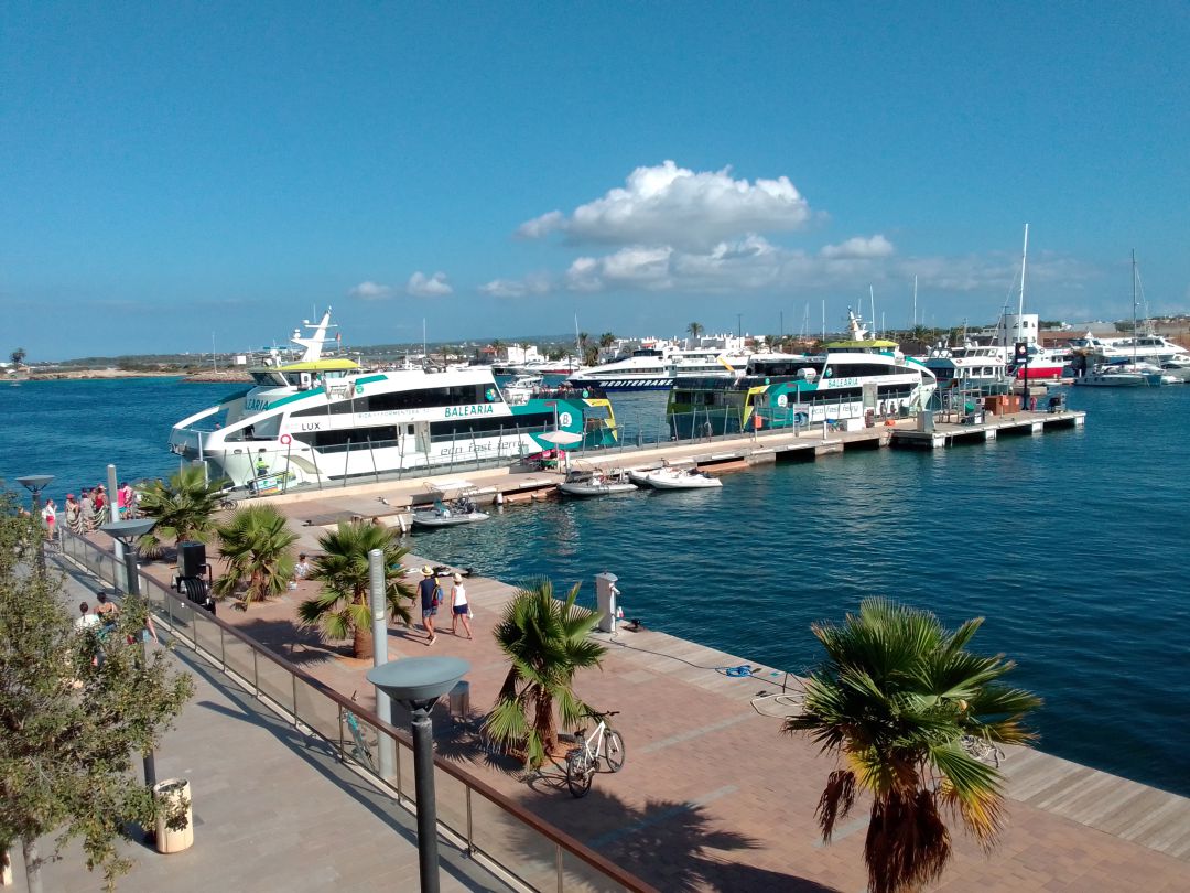 Buques de las navieras en el puerto de la Savina Buques de las navieras en el puerto de la Savina