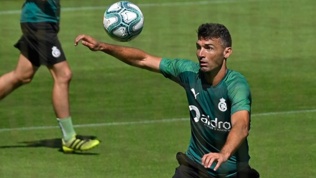 La cláusula que acerca (y aleja) a Barral y al Racing