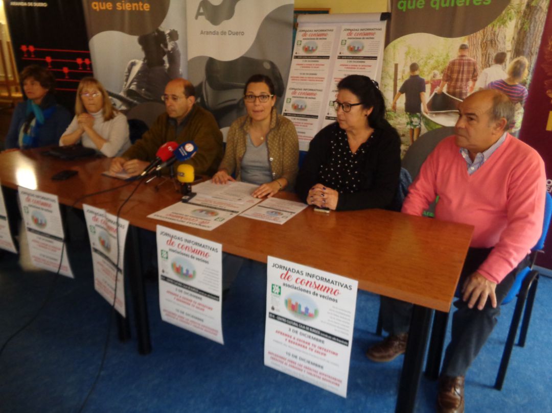 La concejal de Consumo presentó las jornadas acompañada de representantes de algunas asociaciones vecinales La concejal de Consumo presentó las jornadas acompañada de representantes de algunas asociaciones vecinales