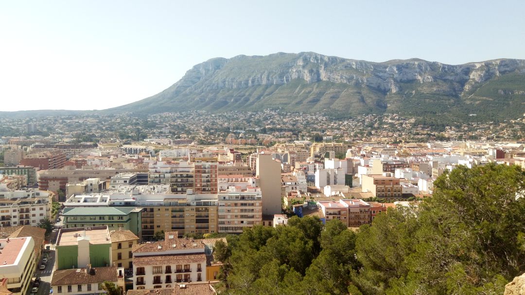 Vista de Dénia desde el Castillo. Vista de Dénia desde el Castillo.