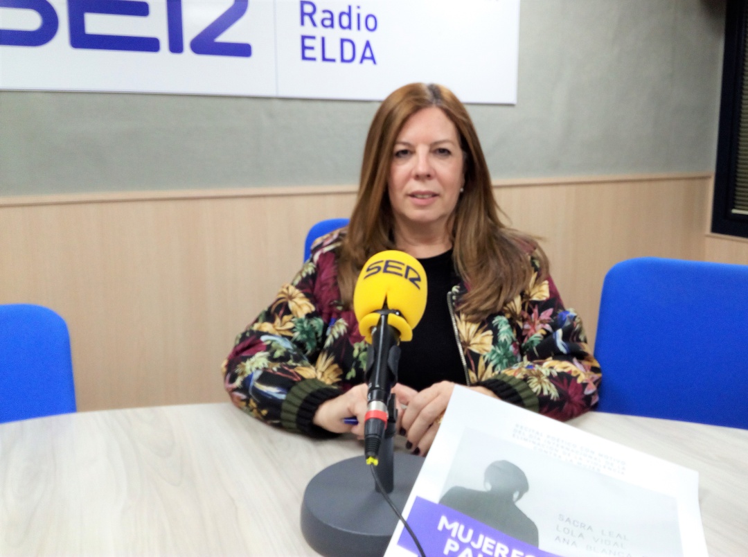 Concha Maestre durante la entrevista en Radio Elda SER Concha Maestre durante la entrevista en Radio Elda SER
