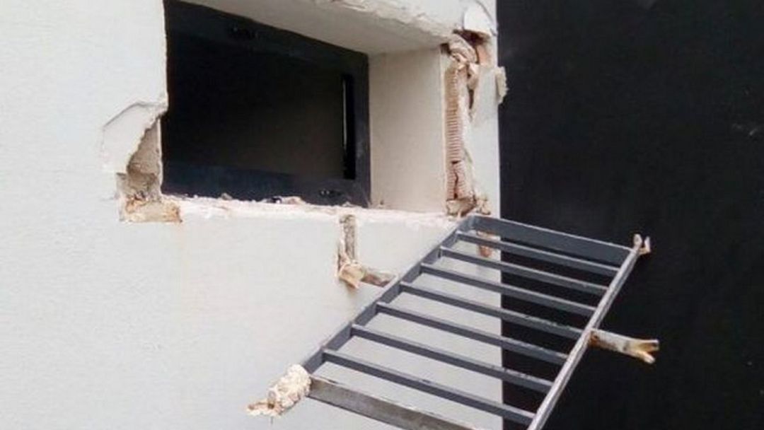 Ventana por la que se fugó un preso el 4 de mayo de 2018 Ventana por la que se fugó un preso el 4 de mayo de 2018