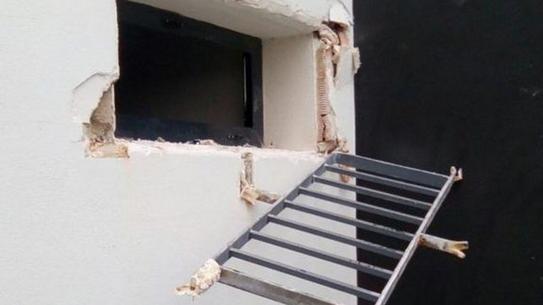 Los calabozos de la Policía Local de Gandia siguen cerrados año y medio después de una fuga