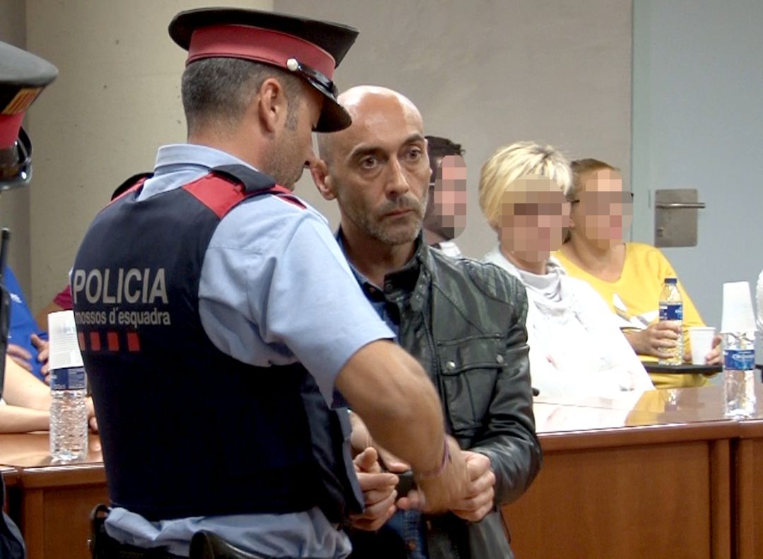 20 anys de presó per a l'home que va assassinar una funcionària al seu habitatge del carrer Acadèmia 20 anys de presó per a l'home que va assassinar una funcionària al seu habitatge del carrer Acadèmia