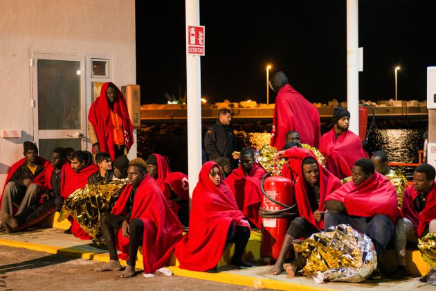 Algunos de los supervivientes, en el puerto de Melilla. Algunos de los supervivientes, en el puerto de Melilla.