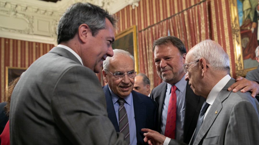 Alfonso Guerra y otros 50 históricos políticos piden a Sánchez que el Gobierno no dependa de ERC