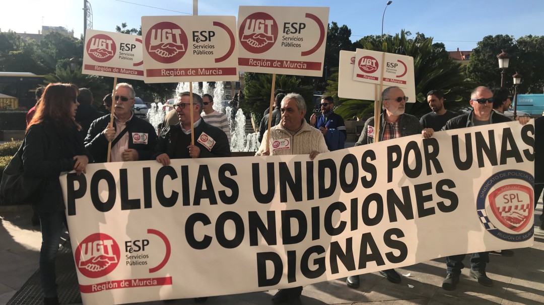 Los policías locales de Murcia exigen mejoras laborales y salariales