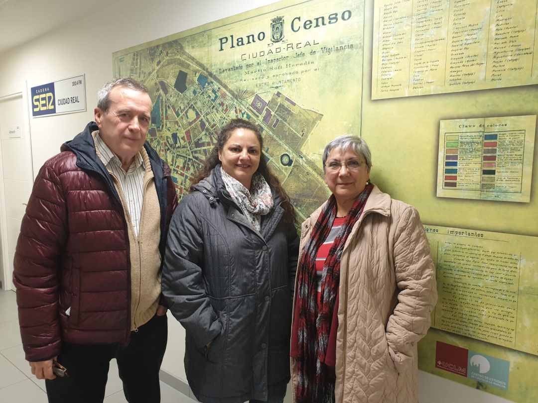 Mercedes Fernández, José Luis Carla y Francisca Trapero son parte del grupo que ha organizado la I Olimpiada Matemática en el Sáhara Mercedes Fernández, José Luis Carla y Francisca Trapero son parte del grupo que ha organizado la I Olimpiada Matemática en el Sáhara