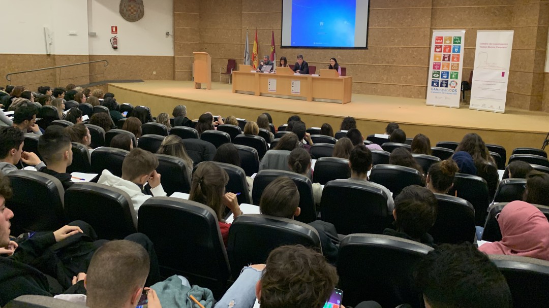 El consumo de pornografía y los celos siguen muy implantados en los adolescentes de Castilla la Mancha