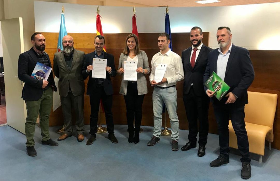 Firma del convenio entre el Ayuntamiento de Arroyomolinos y los sindicatos JUPOL y JUCIL Firma del convenio entre el Ayuntamiento de Arroyomolinos y los sindicatos JUPOL y JUCIL