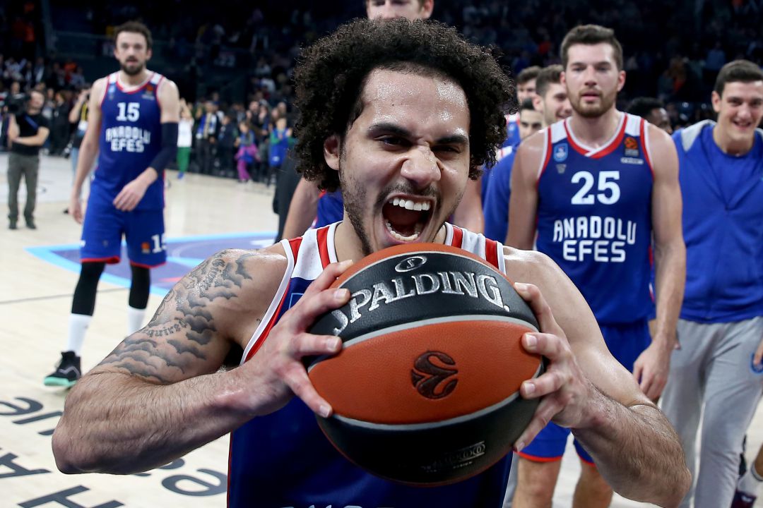 Shane Larkin, tras el partido con el Anadolu Efes Shane Larkin, tras el partido con el Anadolu Efes