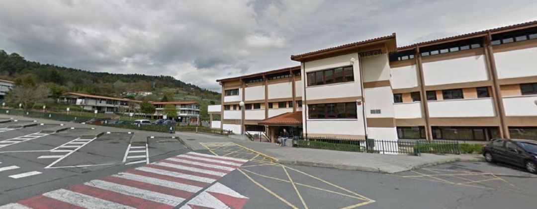 Exterior de la ikastola donde se ha producido el incendio Exterior de la ikastola donde se ha producido el incendio
