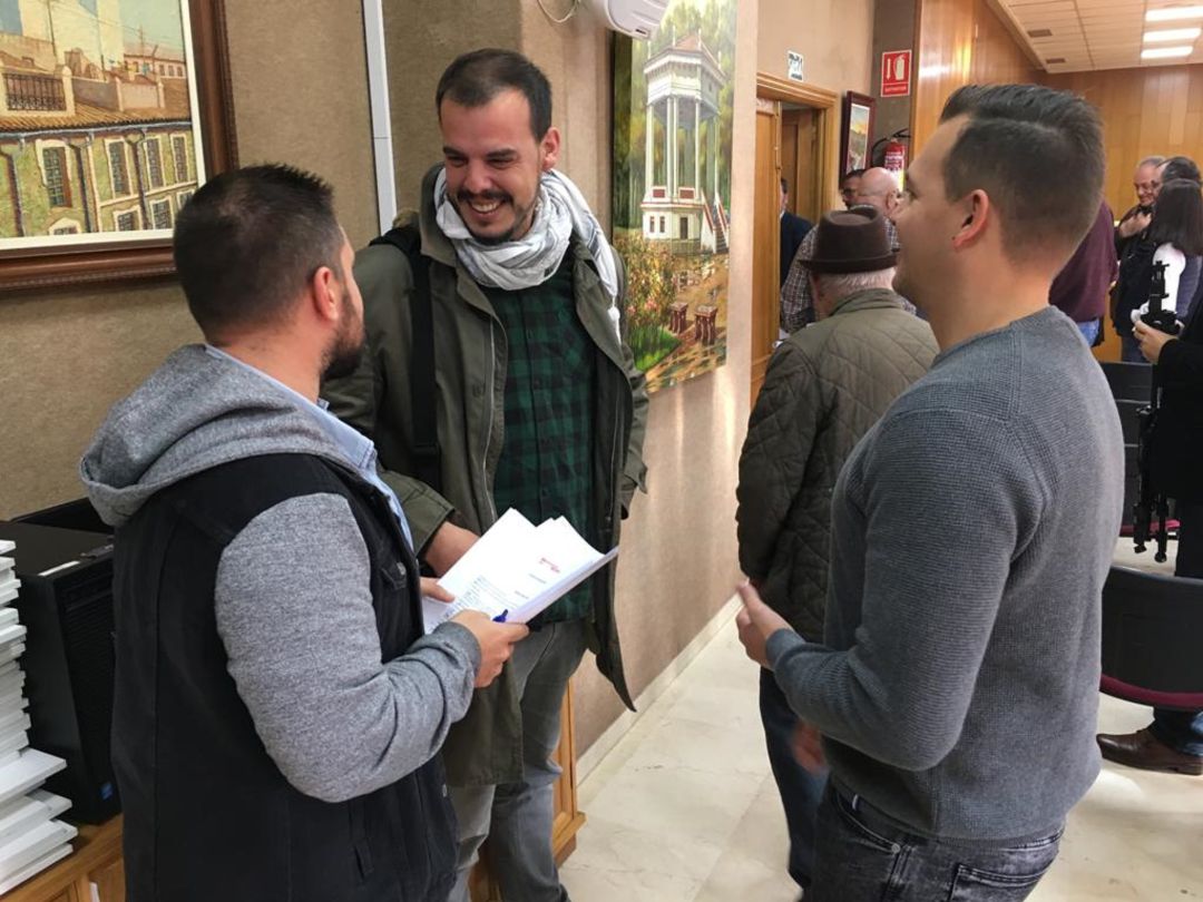 Iñaki Pérez, director de Calidad Democrática de la Generalitat con sus compañeros de Elda Iñaki Pérez, director de Calidad Democrática de la Generalitat con sus compañeros de Elda