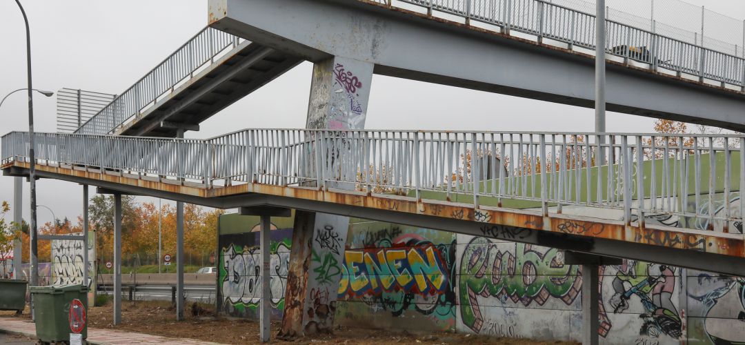 El suelo de la pasarela será arreglado, así como otros elementos también deteriorados. El suelo de la pasarela será arreglado, así como otros elementos también deteriorados.