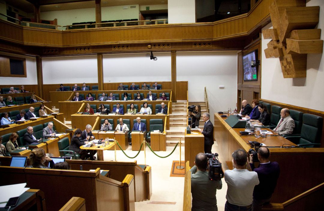 PNV y Podemos defienden que el derecho a decidir se pacte con el Estado PNV y Podemos defienden que el derecho a decidir se pacte con el Estado