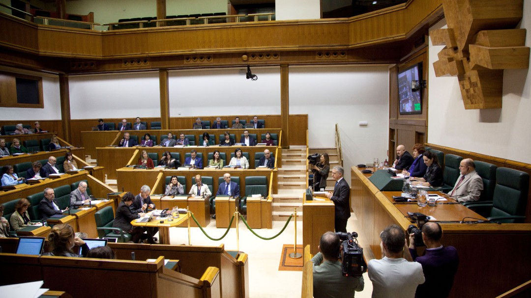 PNV y Podemos defienden que el derecho a decidir se pacte con el Estado