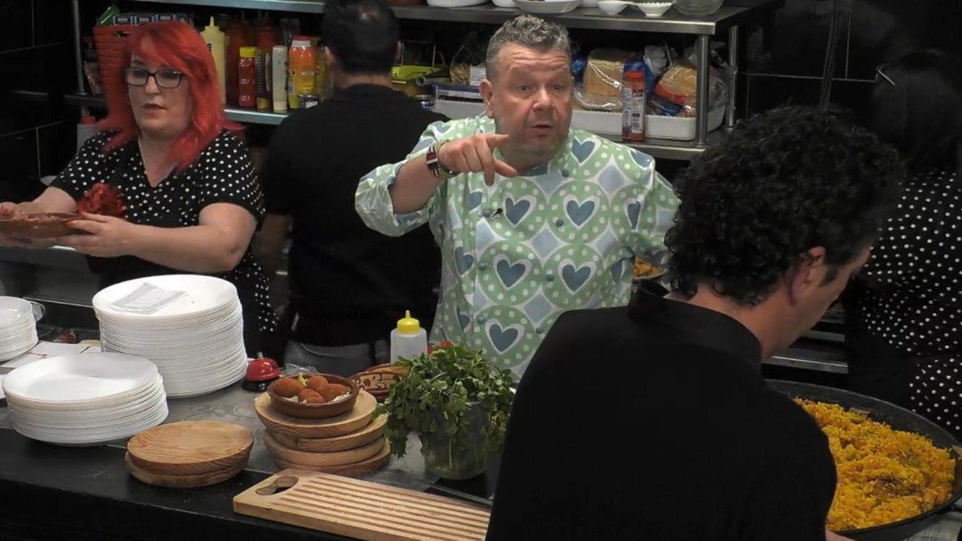 Huevos explosivos, 'mamaditas' y cucarachas: así ha sido el episodio más surrealista de 'Pesadilla en la cocina'
