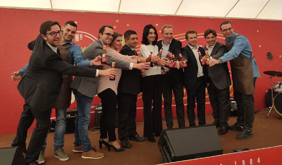 La Cruzcampo Navidad de este años cuenta con una original receta de tres tipos de malta y otros tres de lúpulo La Cruzcampo Navidad de este años cuenta con una original receta de tres tipos de malta y otros tres de lúpulo