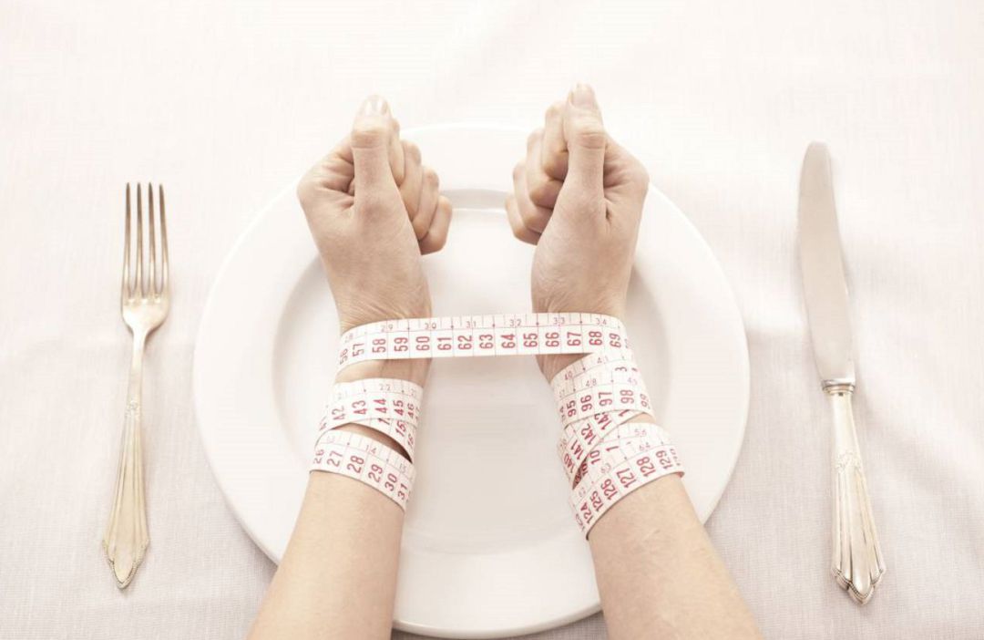 Los trastornos alimenticios es un problema que aparece sobre todo en la adolescencia. Los trastornos alimenticios es un problema que aparece sobre todo en la adolescencia.